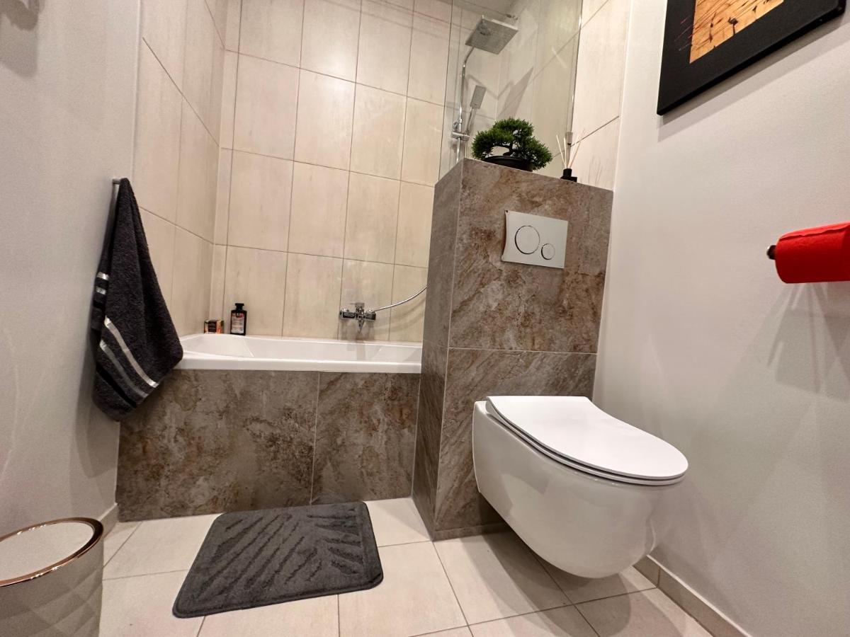 Be Inn - Luxury Apartment Gliwice Ngoại thất bức ảnh